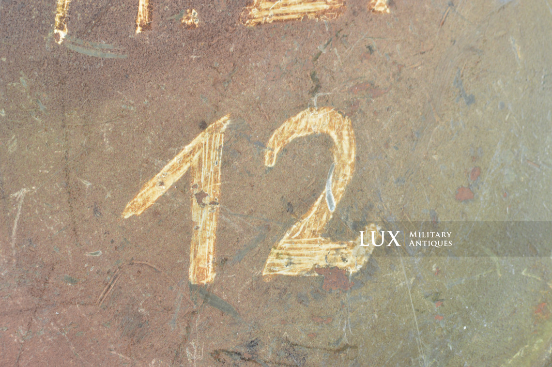 German three-tone camouflage gas mask canister set, « named / flak unit marked » - photo 34