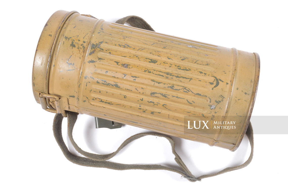 German early short tan camouflage gas mask canister - photo 11