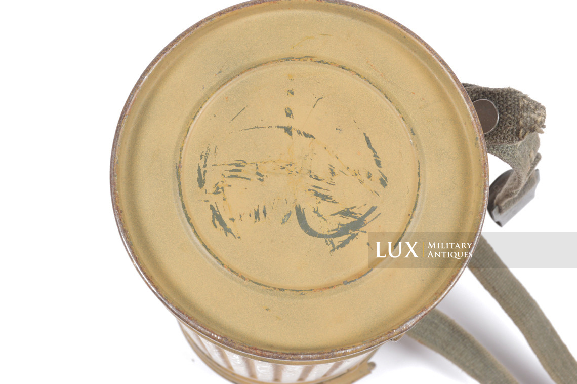 German early short tan camouflage gas mask canister - photo 15