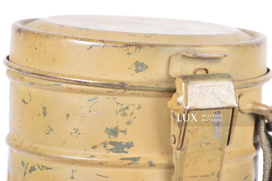 German early short tan camouflage gas mask canister - photo 18