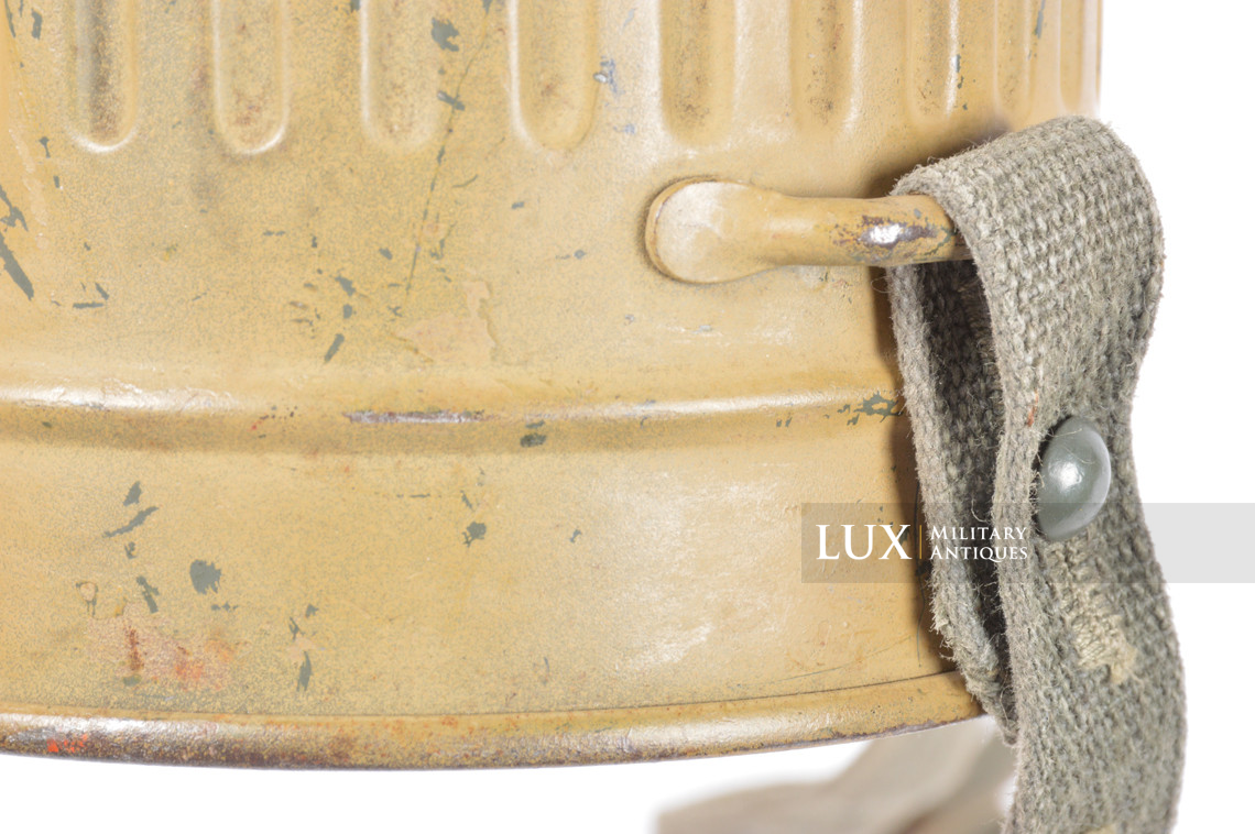 German early short tan camouflage gas mask canister - photo 23