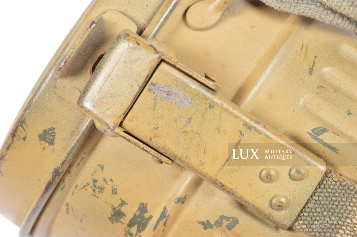 German early short tan camouflage gas mask canister - photo 24