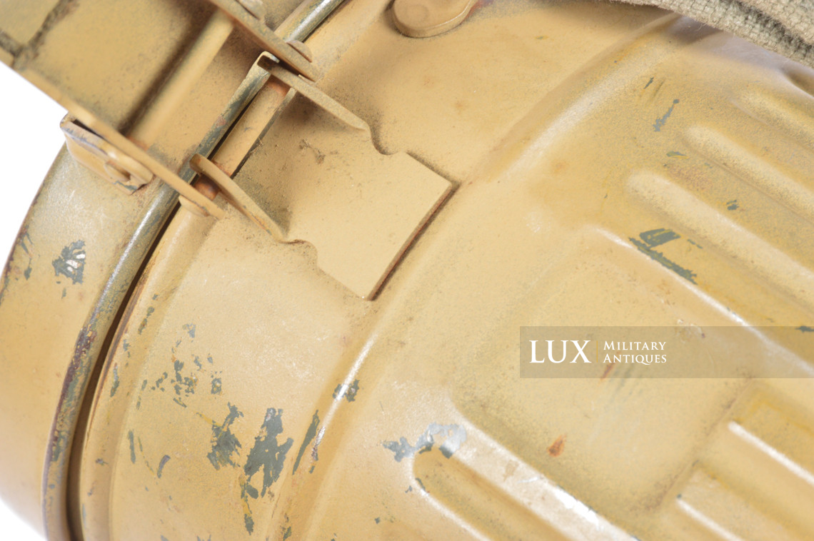 German early short tan camouflage gas mask canister - photo 25