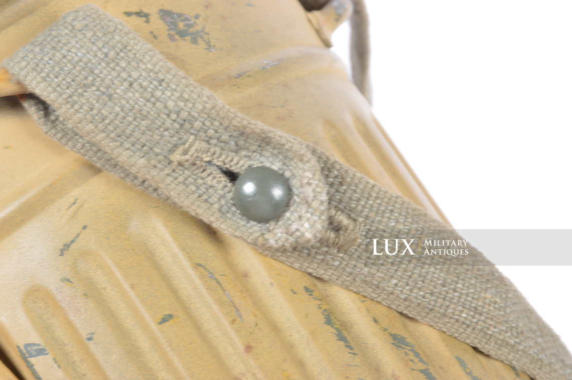 German early short tan camouflage gas mask canister - photo 26