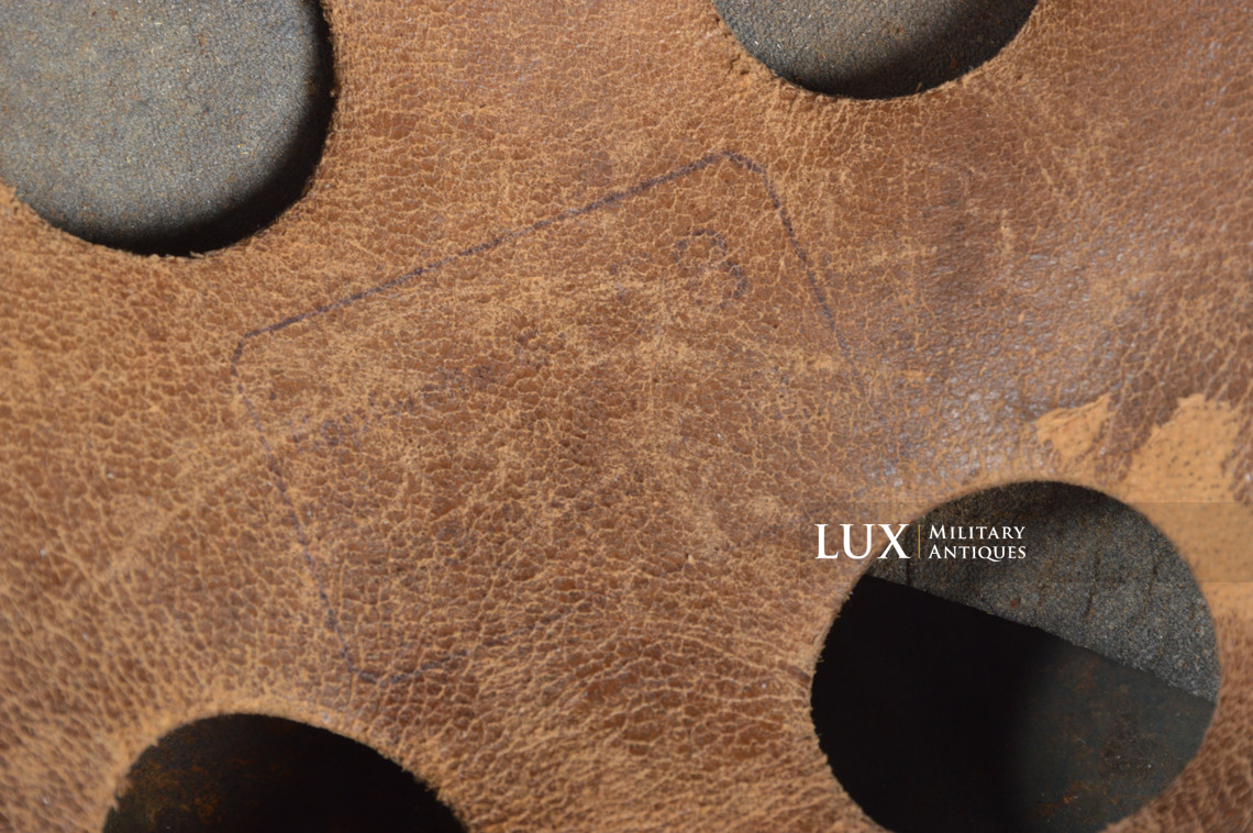 Late-war M38 German Paratrooper combat helmet, « ckl68 » - photo 26