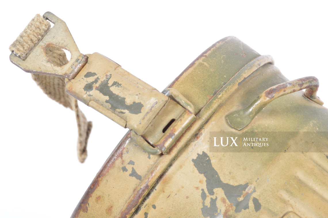 German two-tone camouflage gas mask canister - photo 23