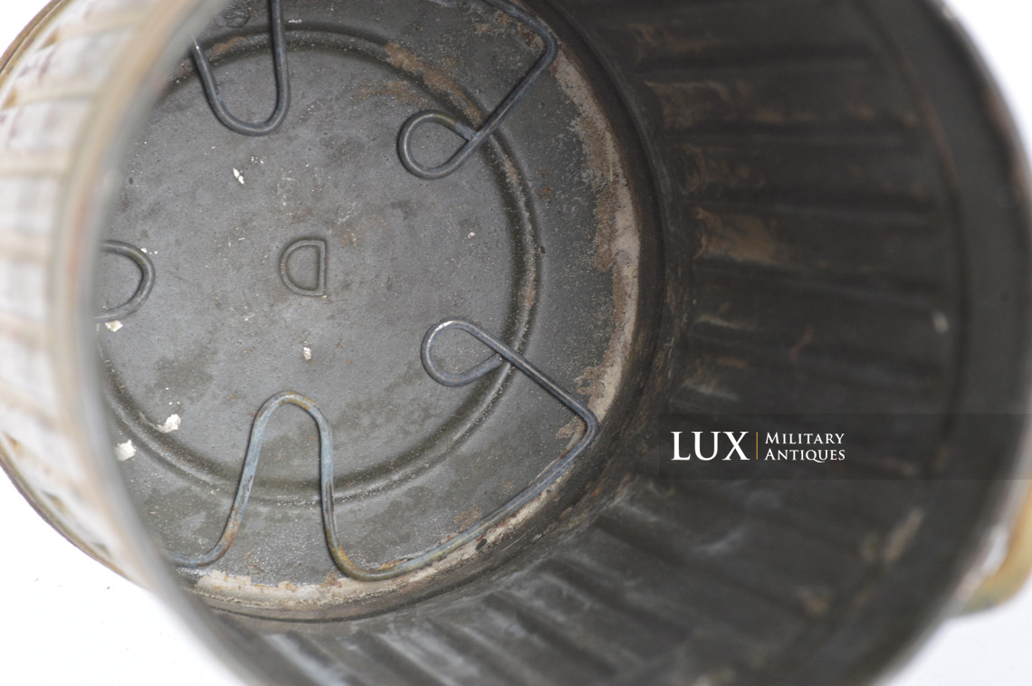 German two-tone camouflage gas mask canister - photo 37