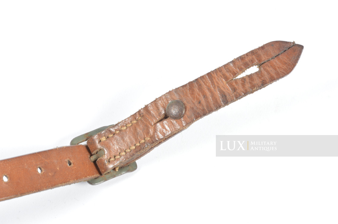 Jugulaire de casque allemand, « G. SINGER KLATTAU 1942 » - photo 11