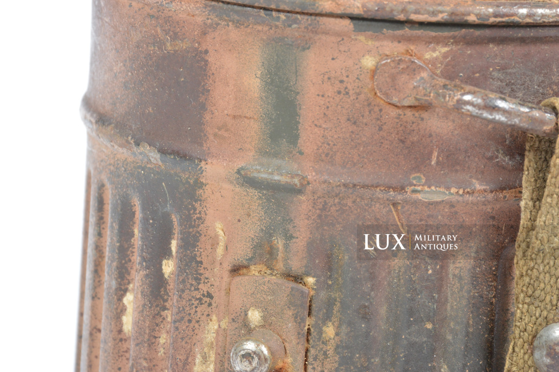 Ensemble boîtier de masque anti-gaz allemand camouflé trois tons, « Normandie » - photo 23