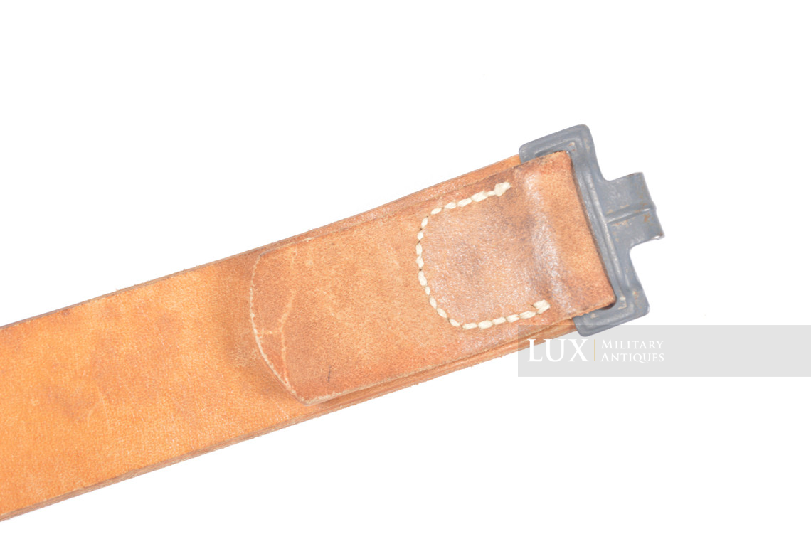 Rare late war German leather belt in natural brown leather, « RBNr » - photo 10