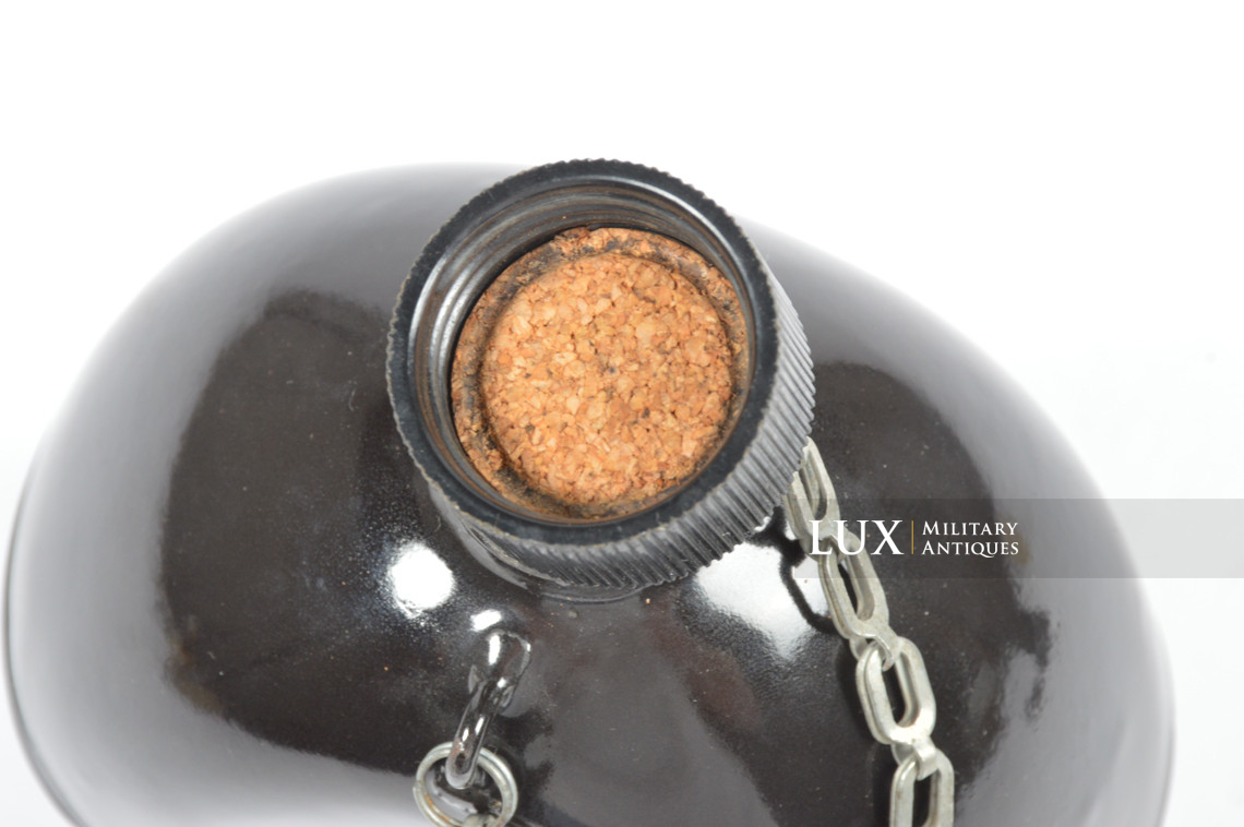 Unissued US enameled canteen, dated 1942 - photo 12