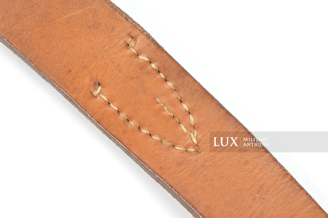 Rare German late war leather combat Y-straps in natural brown leather, « RBNr » - photo 21