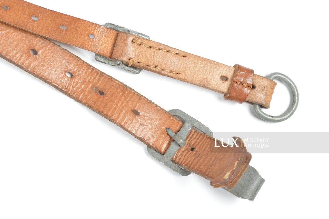 Rare German late war leather combat Y-straps in natural brown leather, « RBNr » - photo 23