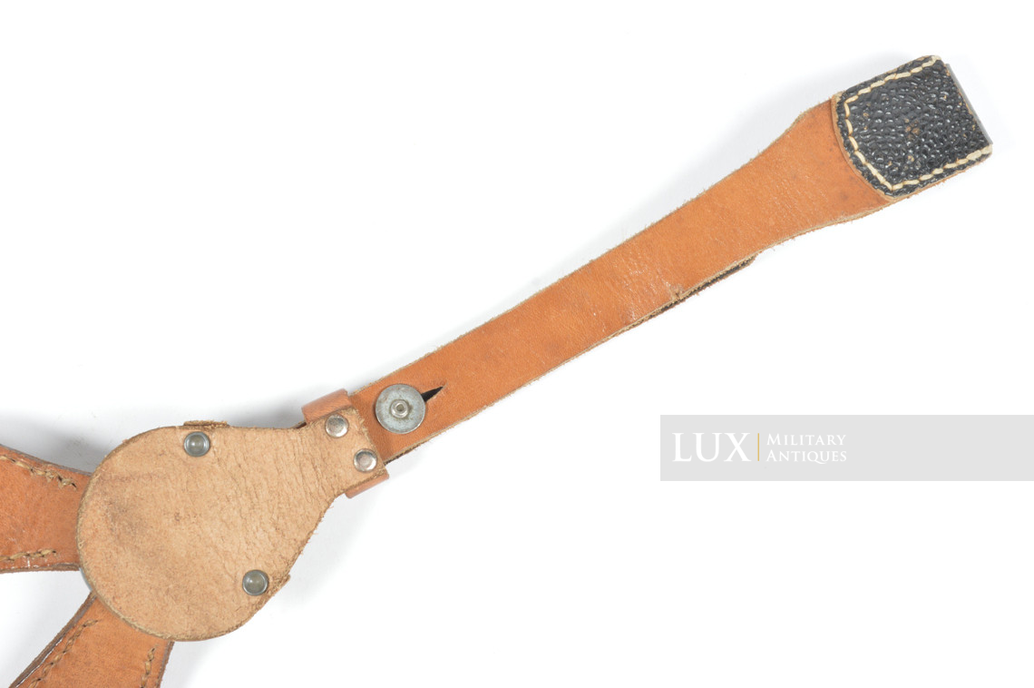 Rare German late war leather combat Y-straps in natural brown leather, « RBNr » - photo 24