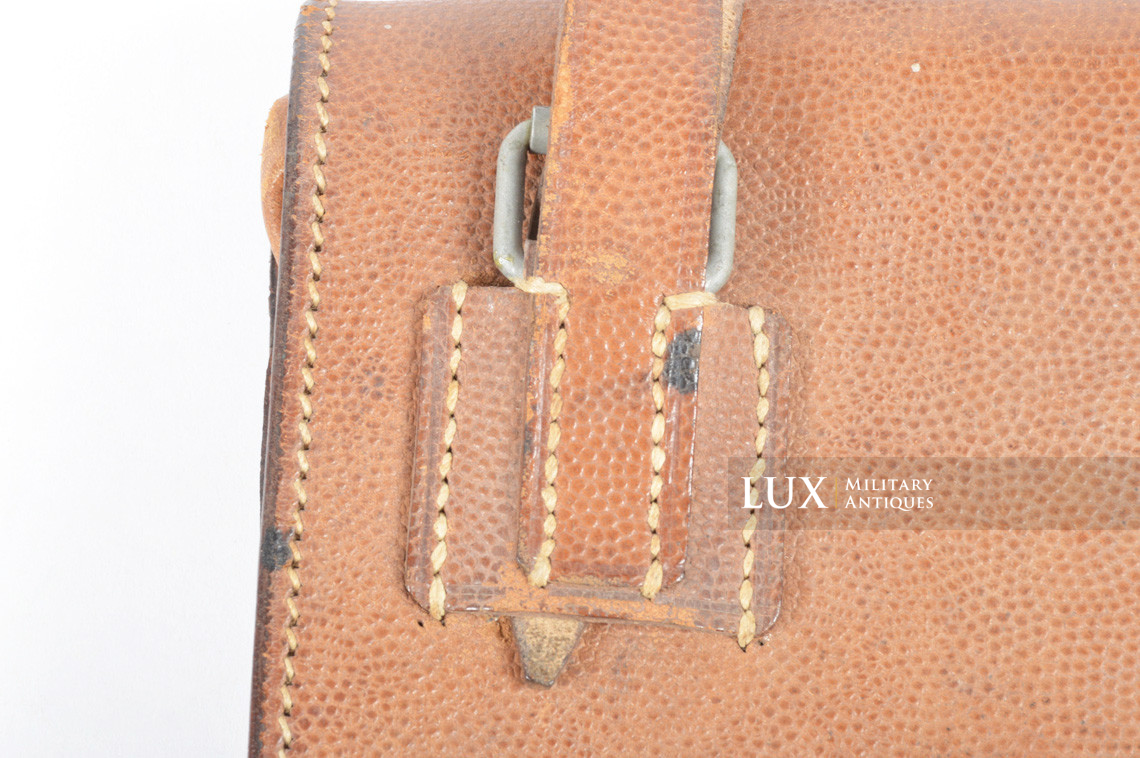 Porte cartes précoce en cuir brun naturel, « 1939 » - photo 11