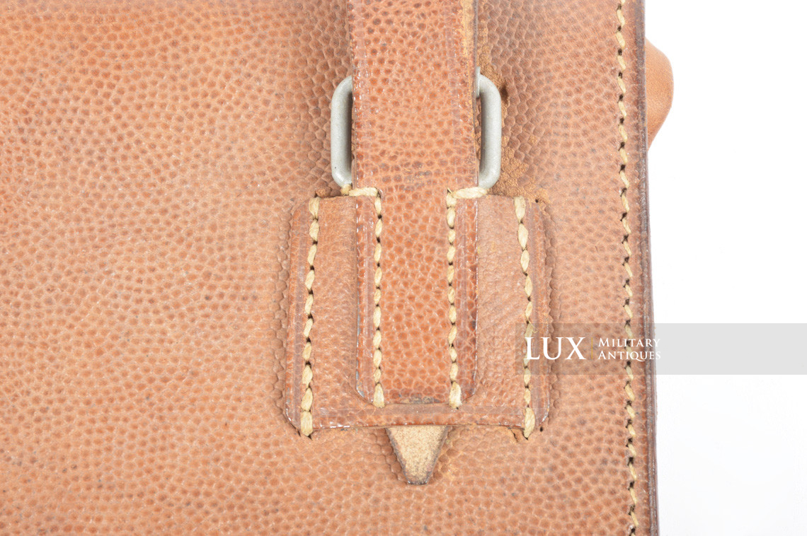 Porte cartes précoce en cuir brun naturel, « 1939 » - photo 12