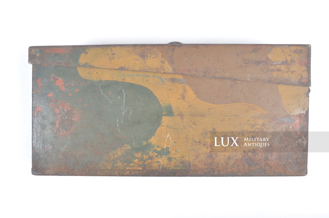 Early German three-tone camouflage MG34/42 ammunitions case - photo 8