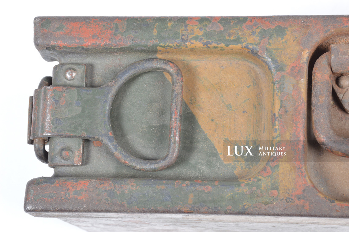 Early German three-tone camouflage MG34/42 ammunitions case - photo 14