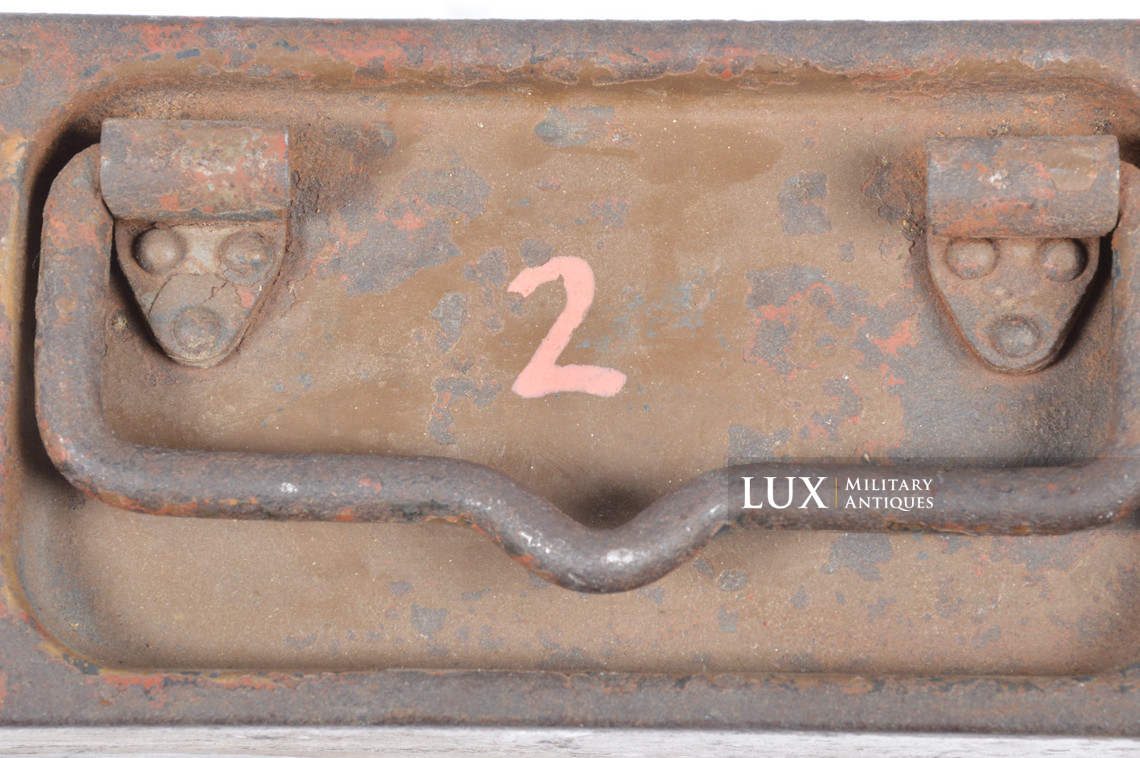 Early German three-tone camouflage MG34/42 ammunitions case - photo 15