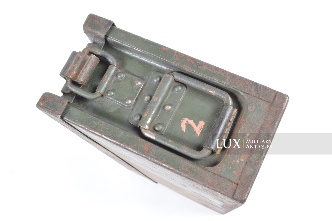 Early German three-tone camouflage MG34/42 ammunitions case - photo 22