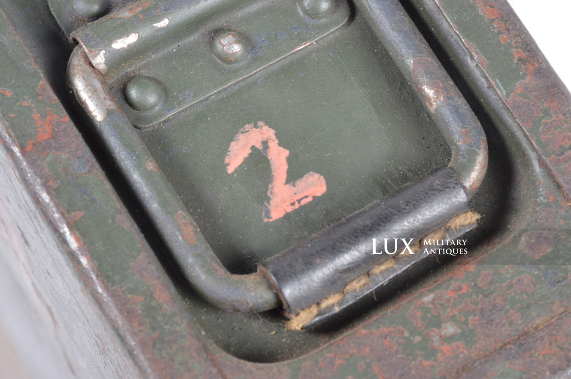 Early German three-tone camouflage MG34/42 ammunitions case - photo 23