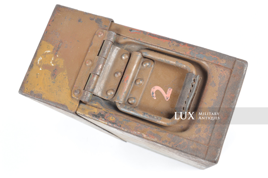 Early German three-tone camouflage MG34/42 ammunitions case - photo 24