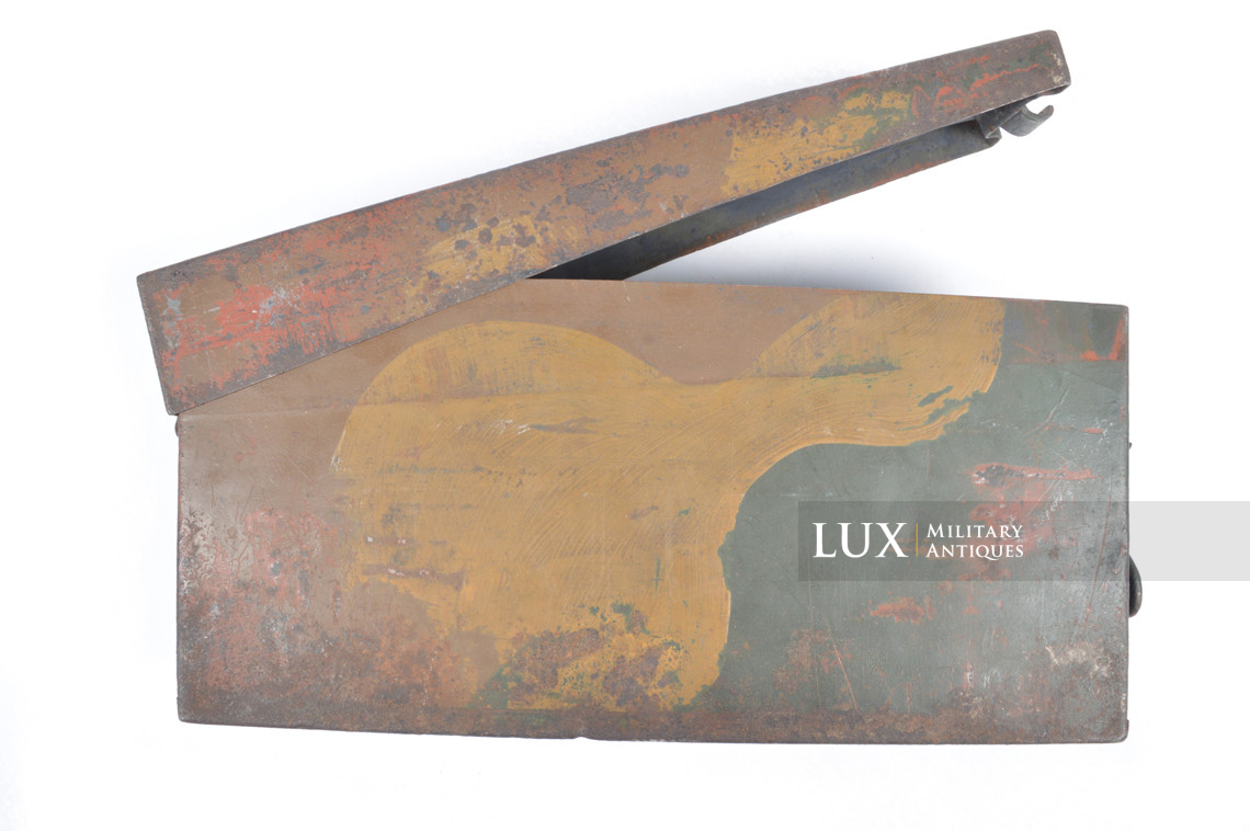 Early German three-tone camouflage MG34/42 ammunitions case - photo 26