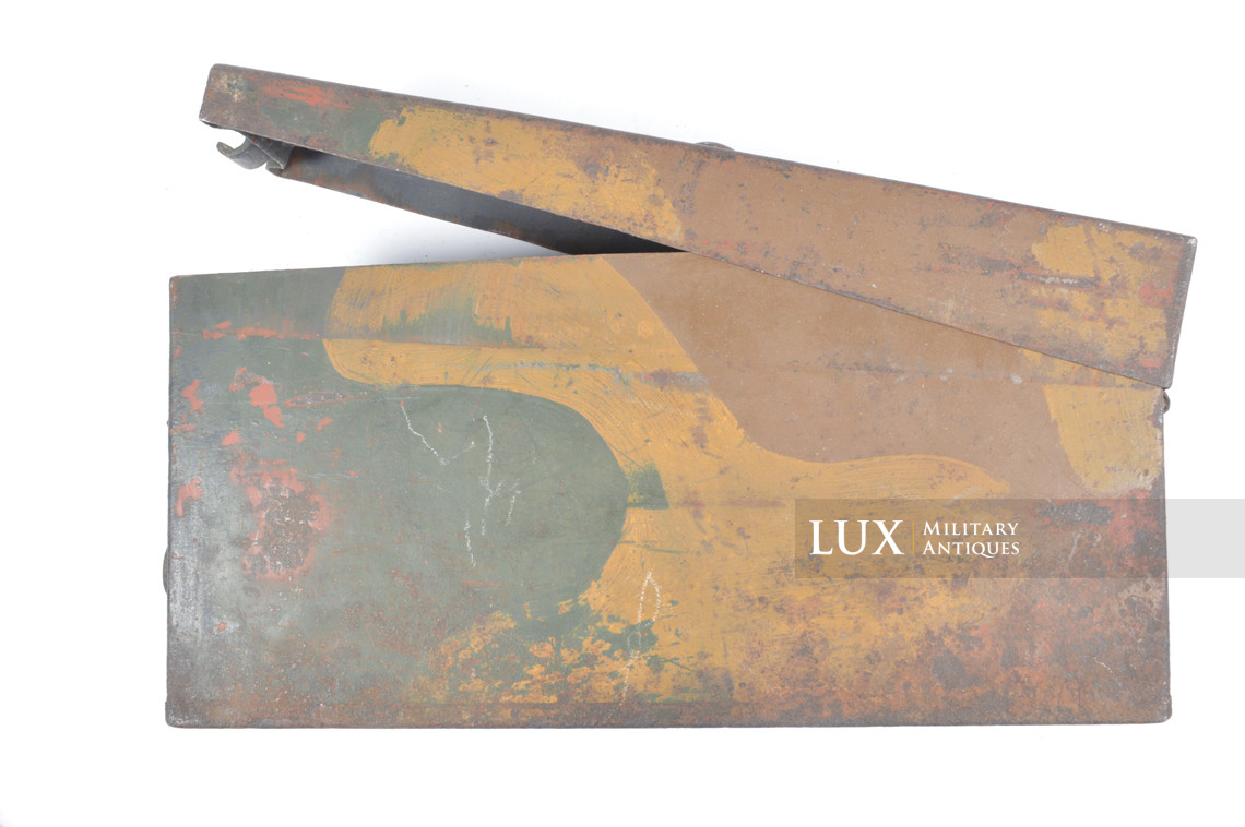 Early German three-tone camouflage MG34/42 ammunitions case - photo 27