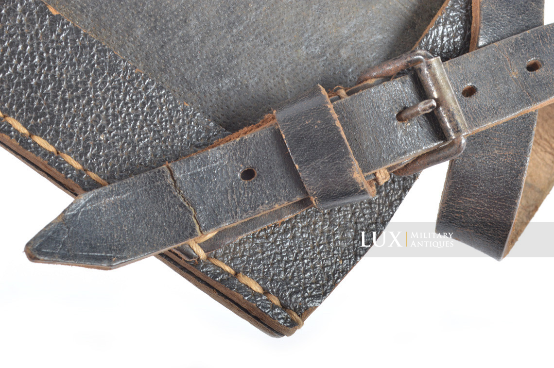 Late-war German entrenching tool carrying case in black pressed cardboard, « Carl Freudenberg » - photo 12