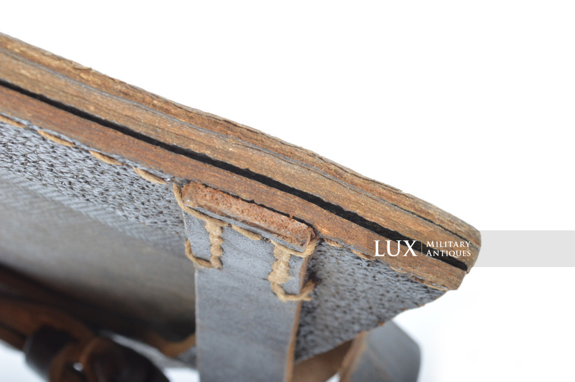 Late-war German entrenching tool carrying case in black pressed cardboard, « Carl Freudenberg » - photo 14