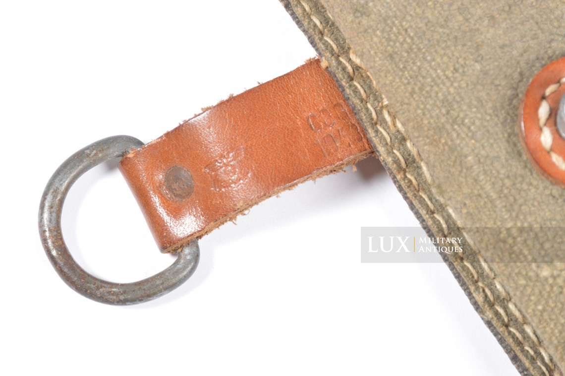 Late-war bicolor MP38u40 magazine pouch, « cea 1943 » - photo 10