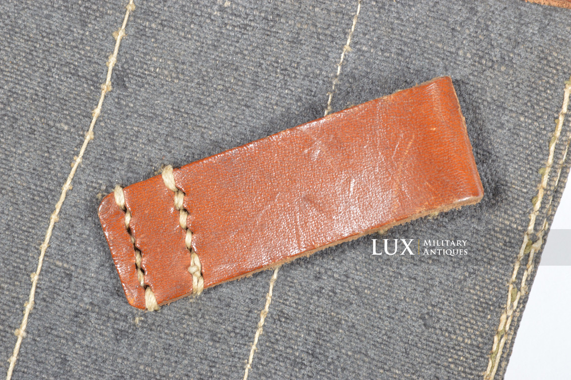 Late-war bicolor MP38u40 magazine pouch, « cea 1943 » - photo 16