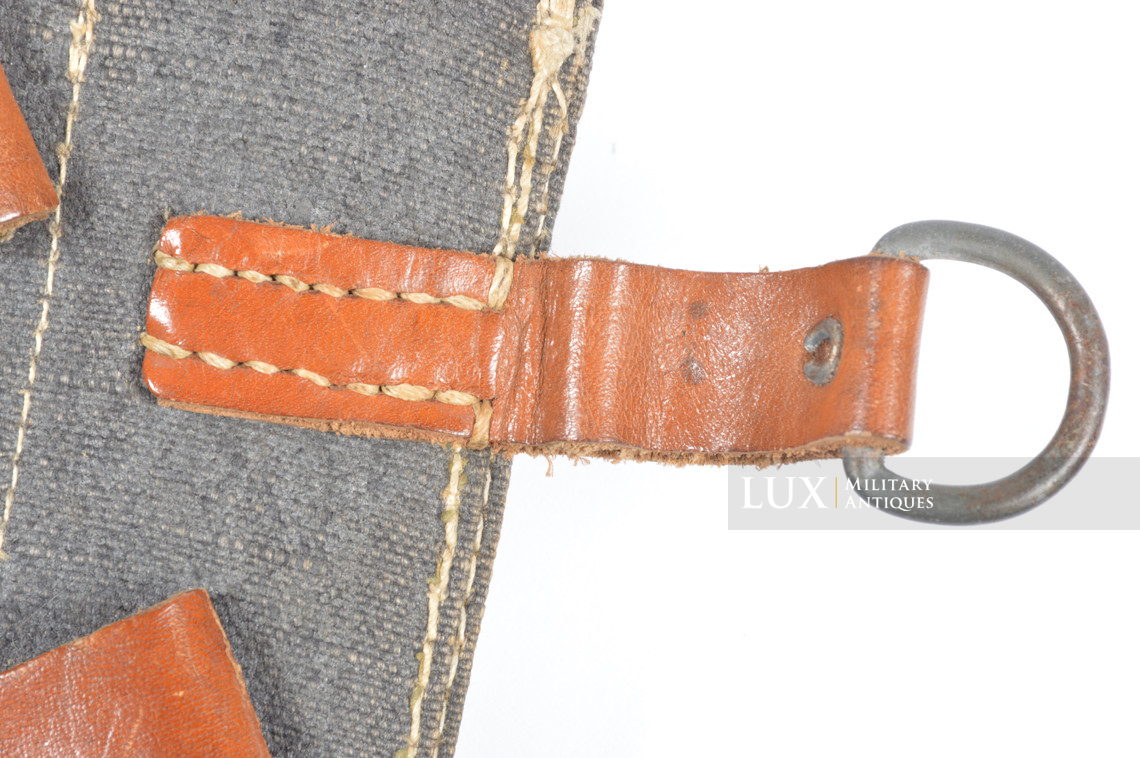 Late-war bicolor MP38u40 magazine pouch, « cea 1943 » - photo 17