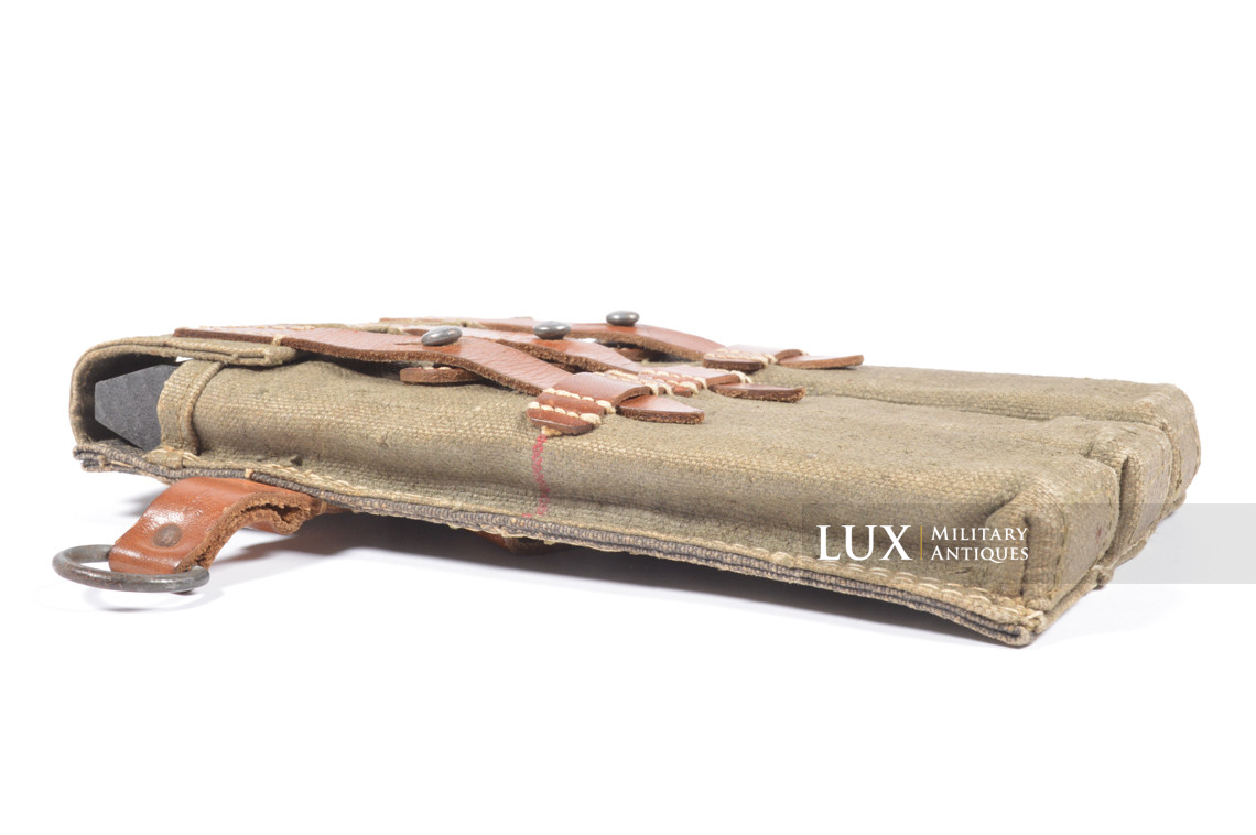 Late-war bicolor MP38u40 magazine pouch, « cea 1943 » - photo 19