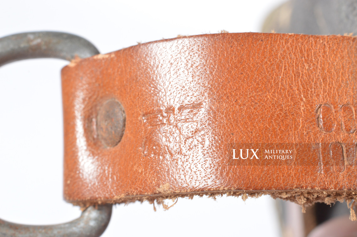 Late-war bicolor MP38u40 magazine pouch, « cea 1943 » - photo 12