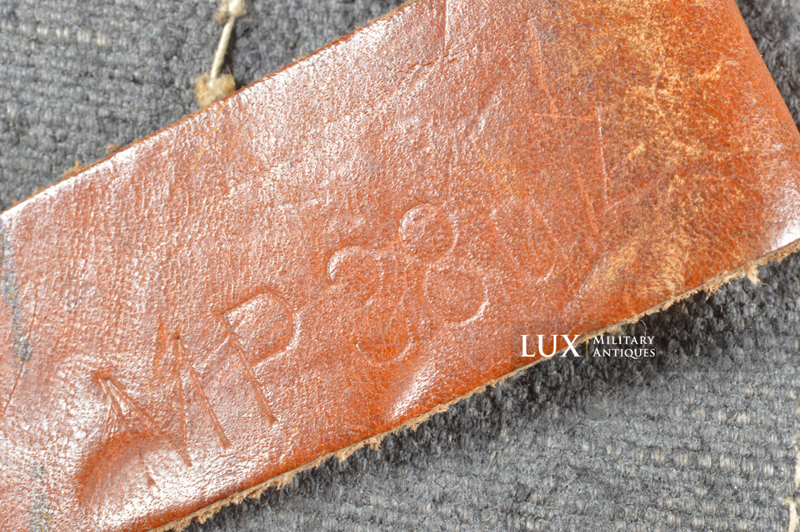 Late-war bicolor MP38u40 magazine pouch, « cea 1943 » - photo 15