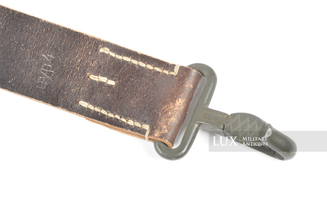 Rare German six pocket MP38/40 pouch carrying strap in leather, « eyp4 » - photo 7