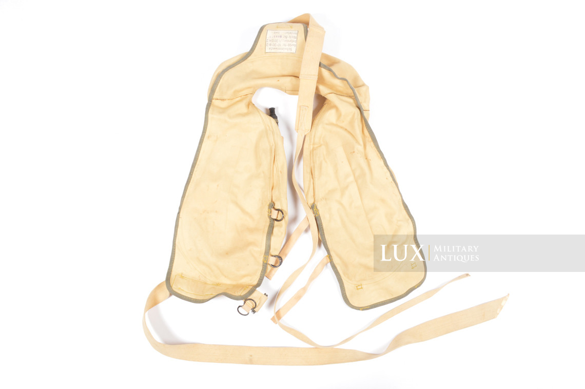 Unissued Luftwaffe Life vest, Type 10-30 B-2, « BWZ » - photo 13