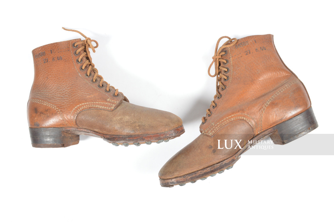 Unissued late-war German low ankle combat boots - photo 8