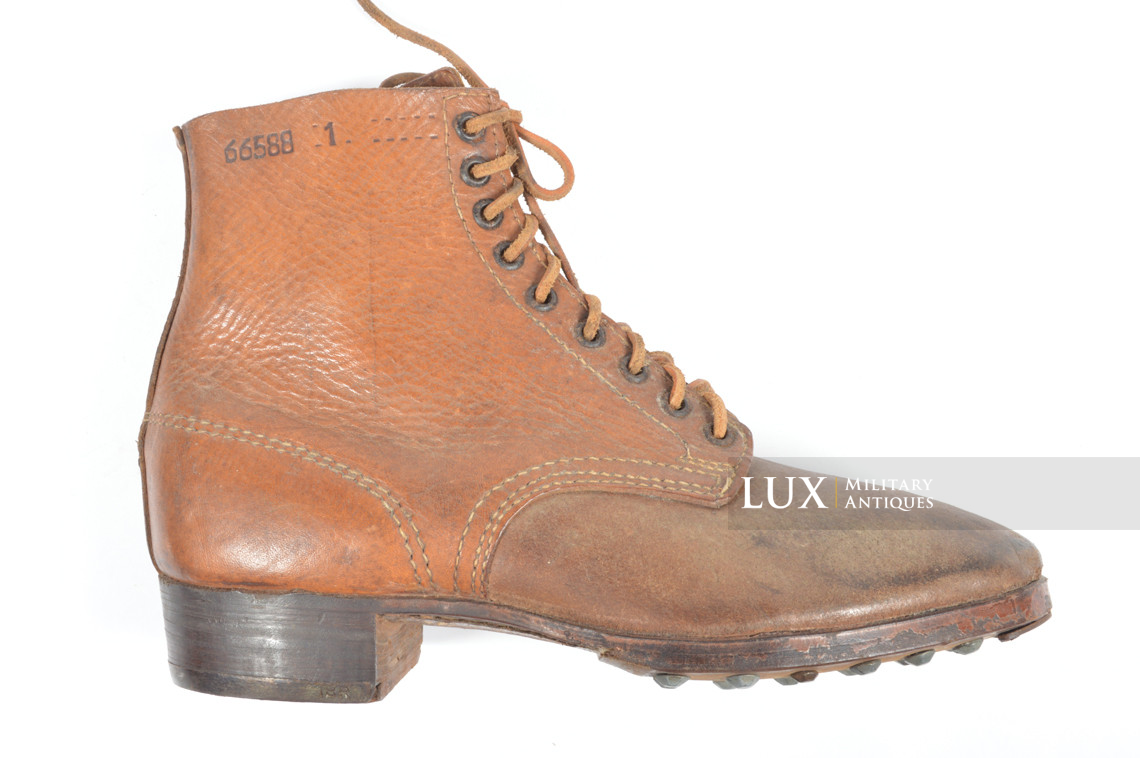 Unissued late-war German low ankle combat boots - photo 9