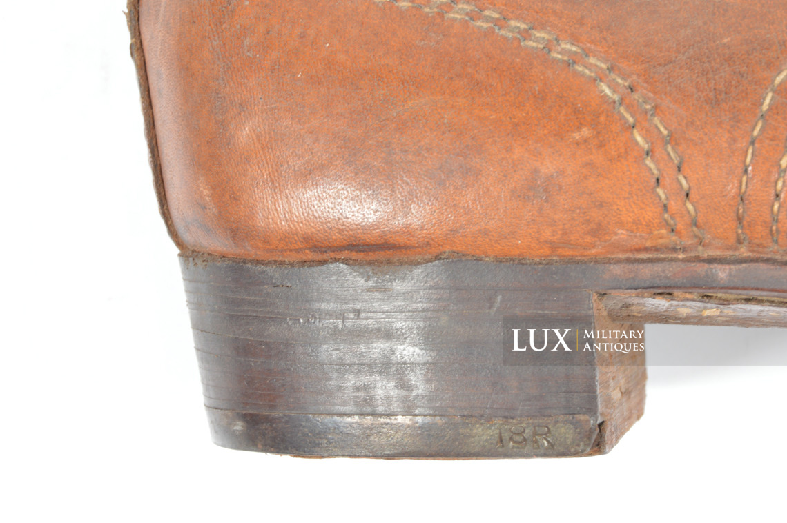 Unissued late-war German low ankle combat boots - photo 11