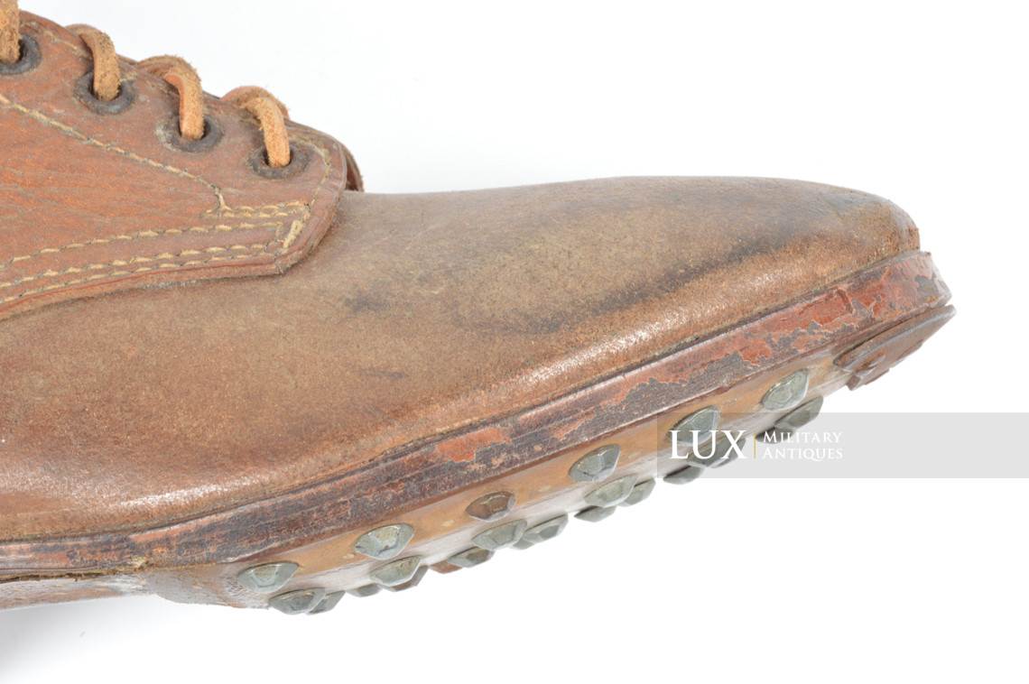 Unissued late-war German low ankle combat boots - photo 12