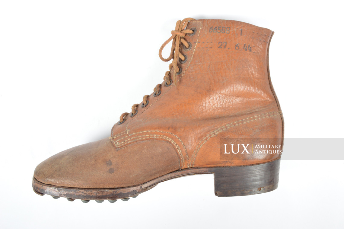 Unissued late-war German low ankle combat boots - photo 13
