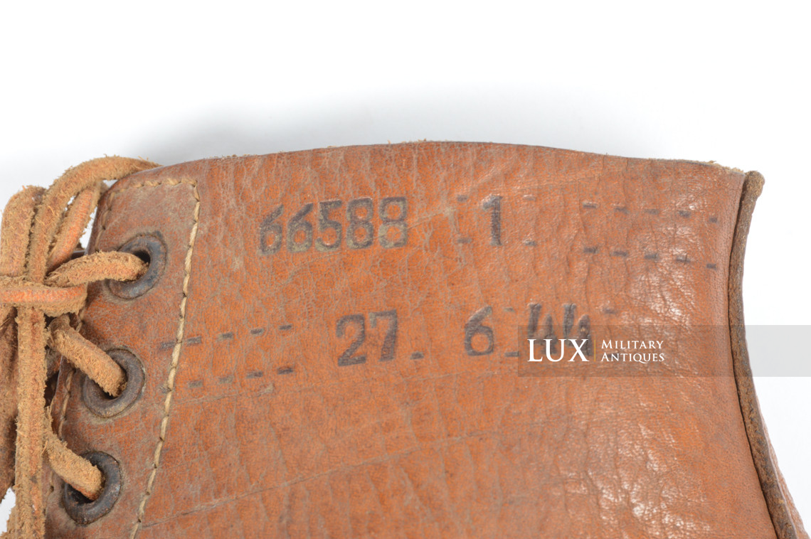 Unissued late-war German low ankle combat boots - photo 14