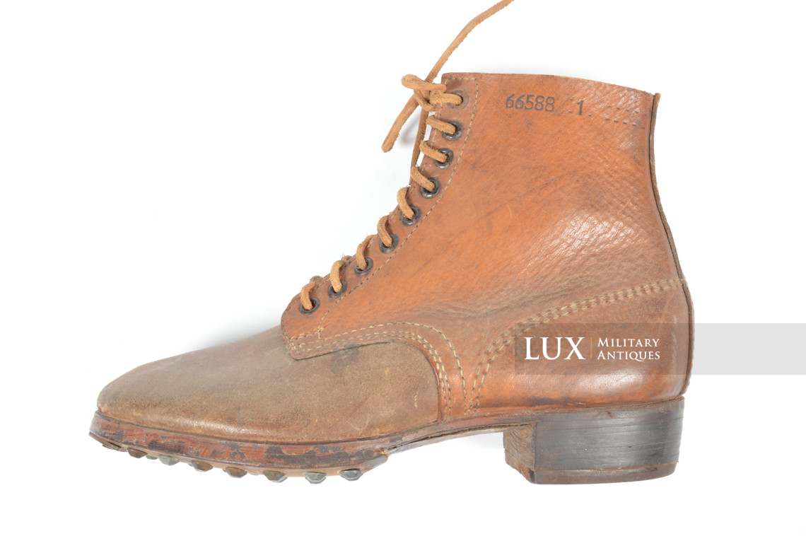 Unissued late-war German low ankle combat boots - photo 24