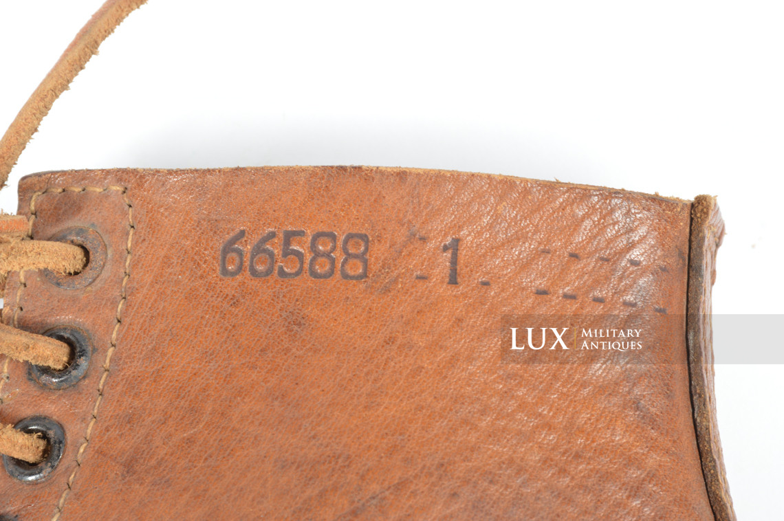 Unissued late-war German low ankle combat boots - photo 25