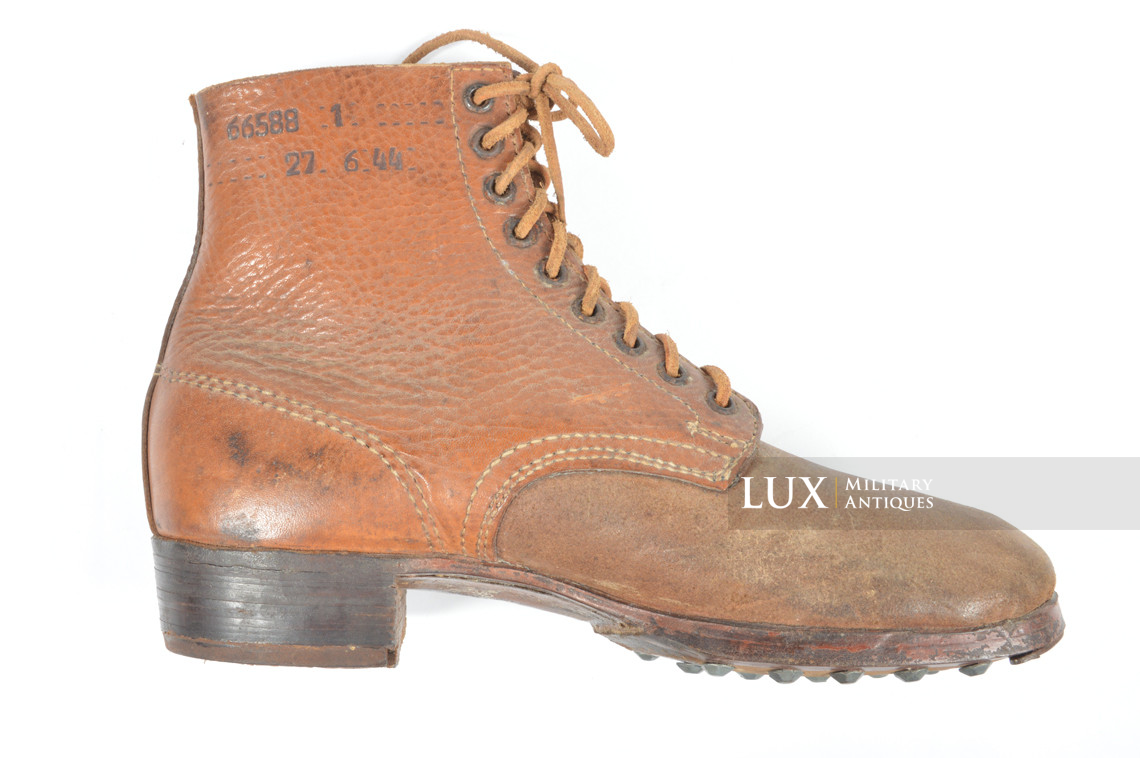 Unissued late-war German low ankle combat boots - photo 28