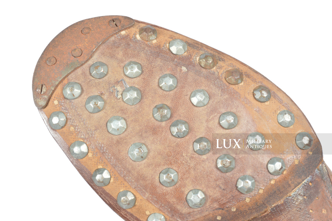 Unissued late-war German low ankle combat boots - photo 33