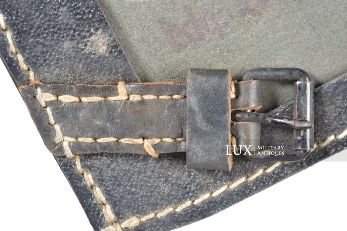 Unissued German entrenching tool carrying case in black pressed cardboard, « bdq.44 » - photo 10