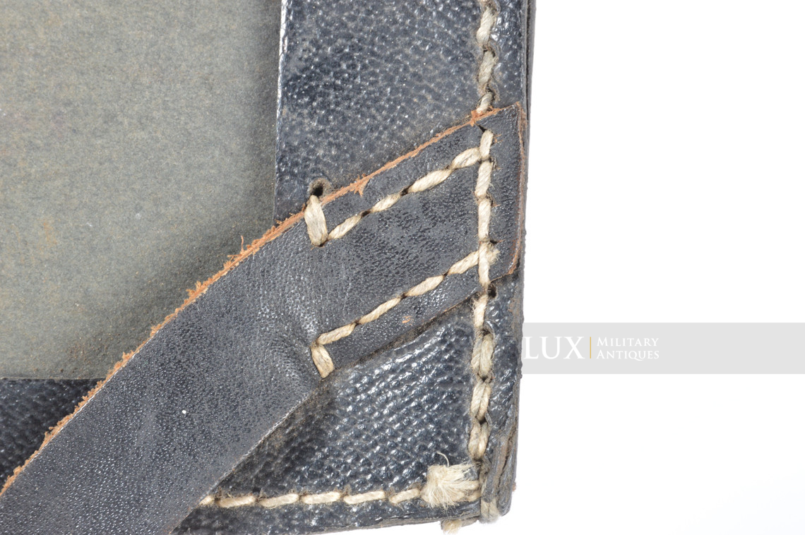 Unissued German entrenching tool carrying case in black pressed cardboard, « bdq.44 » - photo 12